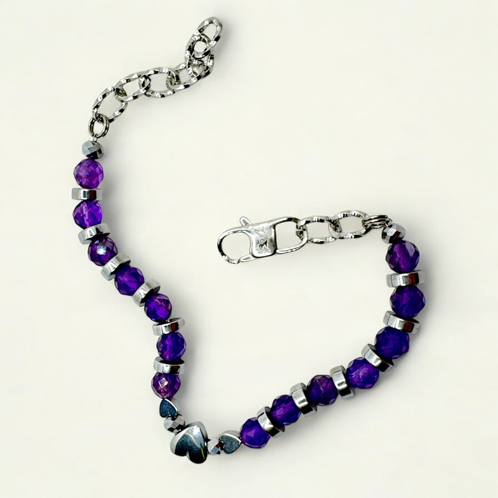 Bracciale Ametista Sfaccettata con Cuori in Ematite Sharifa Crystals