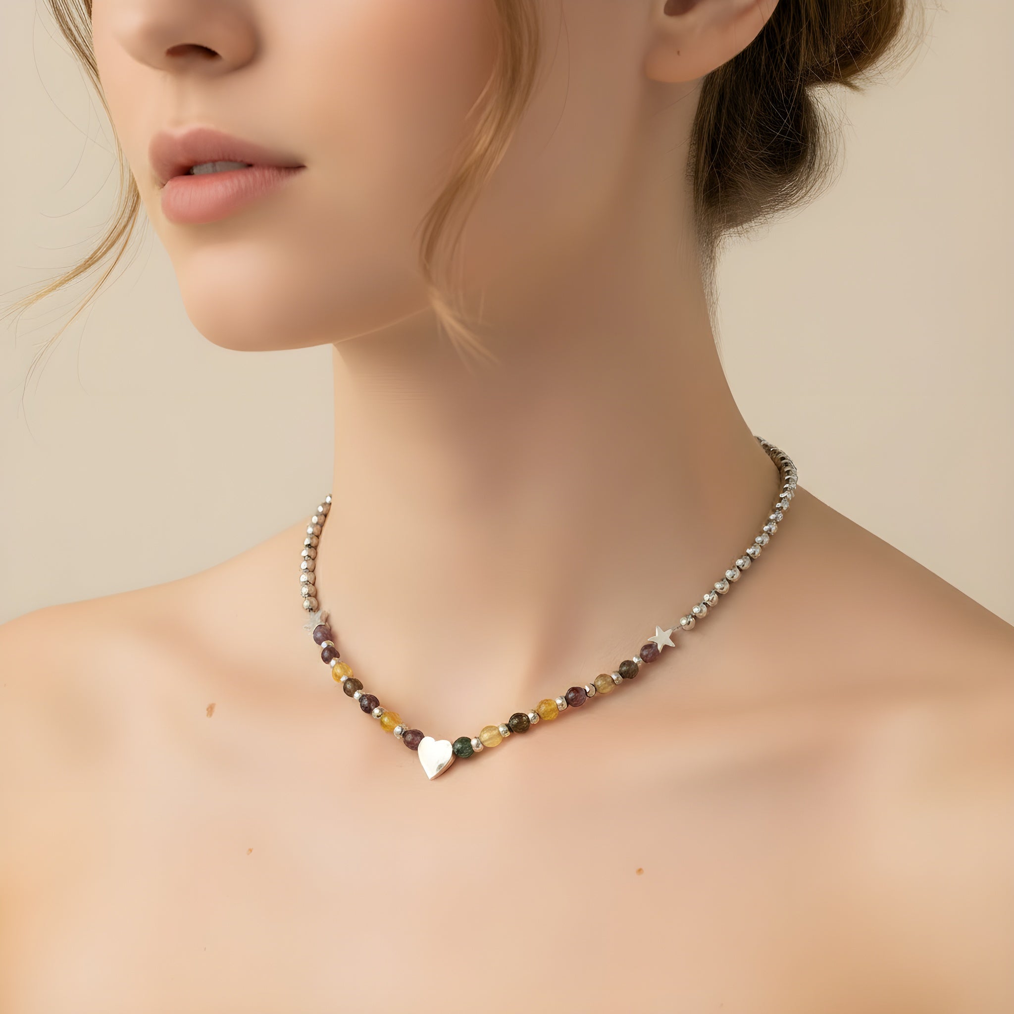dettaglio collana tormalina stelle ematite charme cuore SharifaCrystals