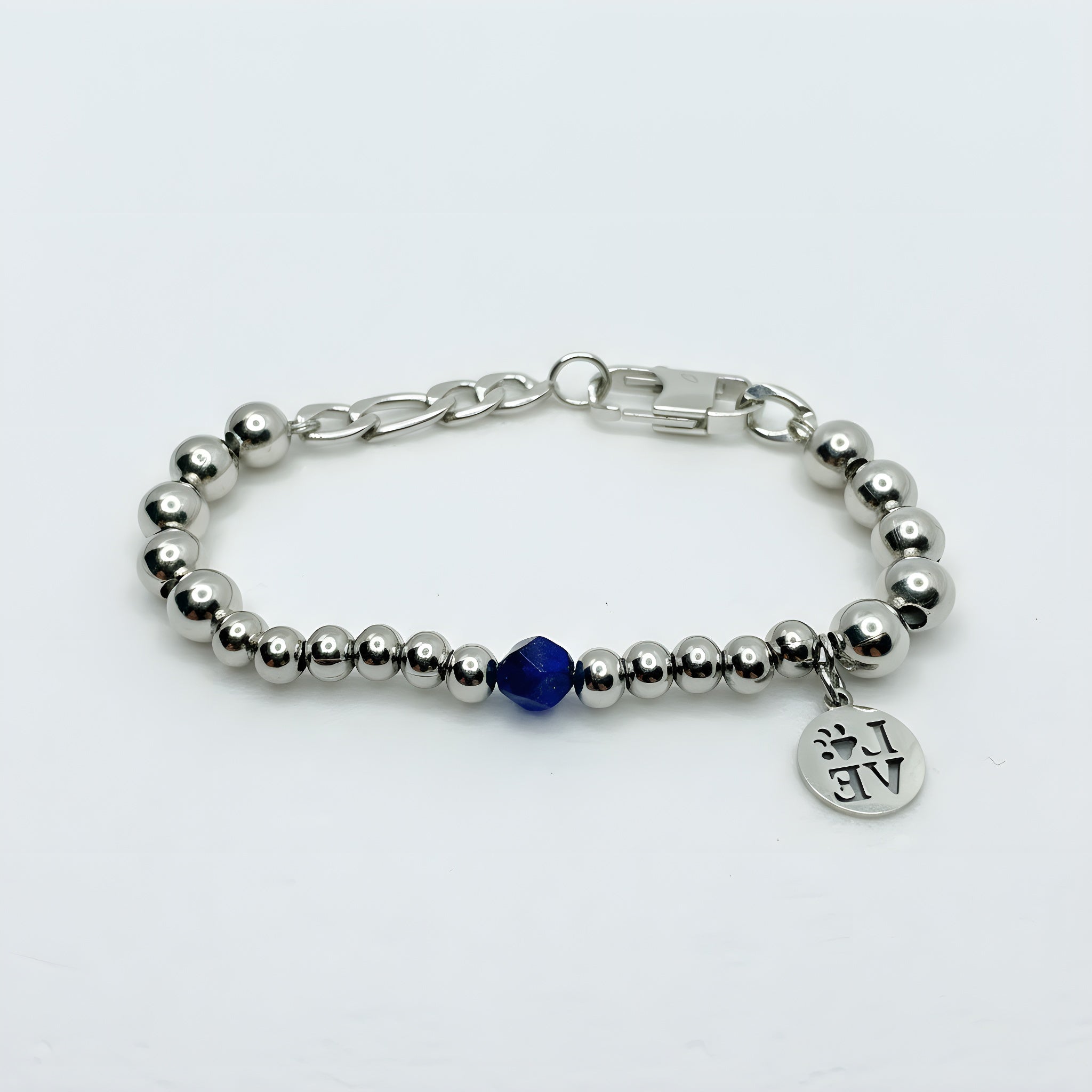 dettaglio perle lapislazzuli bracciale charm love made in italy