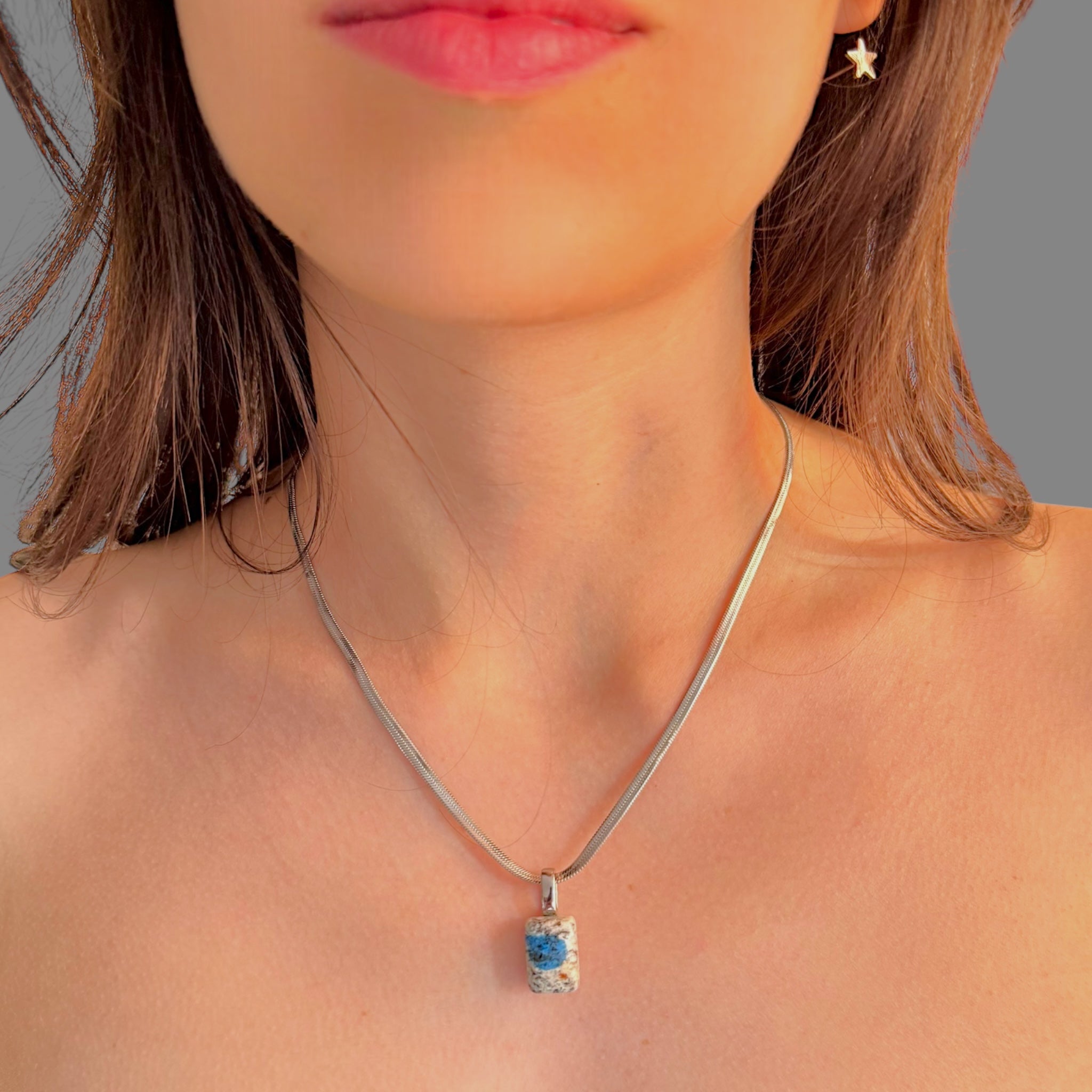 Collana granito K2 con azzurrite 15x11 mm Sharifa Crystals